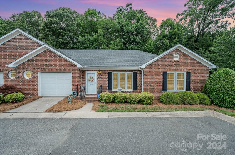 Property image 2 at 560 Royalty Court, Gastonia, NC 28054