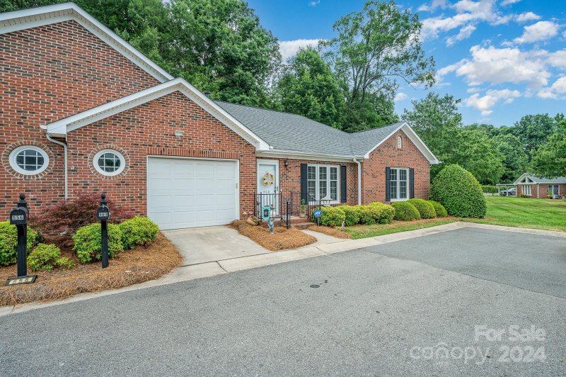 Property image 3 at 560 Royalty Court, Gastonia, NC 28054