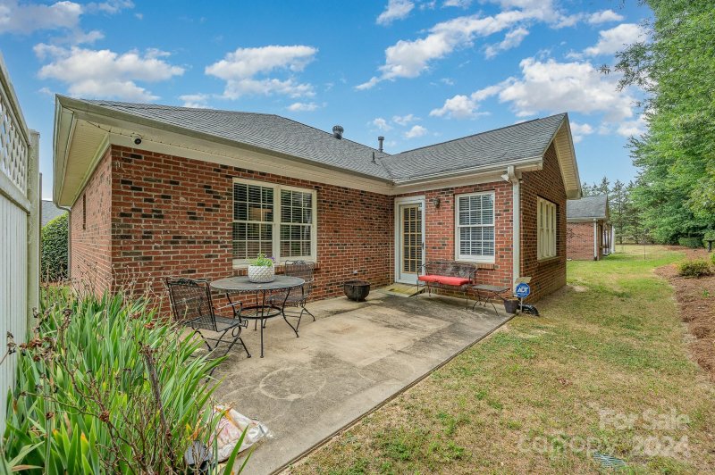 Property image 4 at 560 Royalty Court, Gastonia, NC 28054