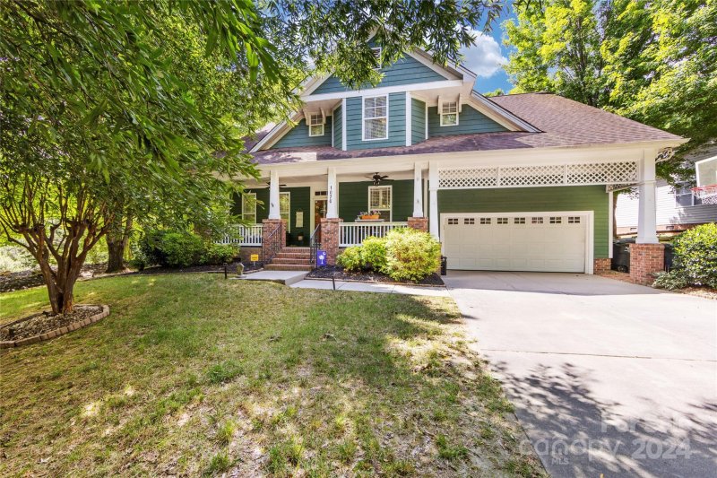 1070 Hunters Run Drive