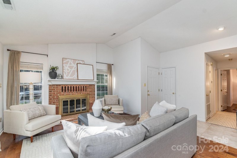 Property image 2 at 2732 Tiergarten Lane, Charlotte, NC 28210