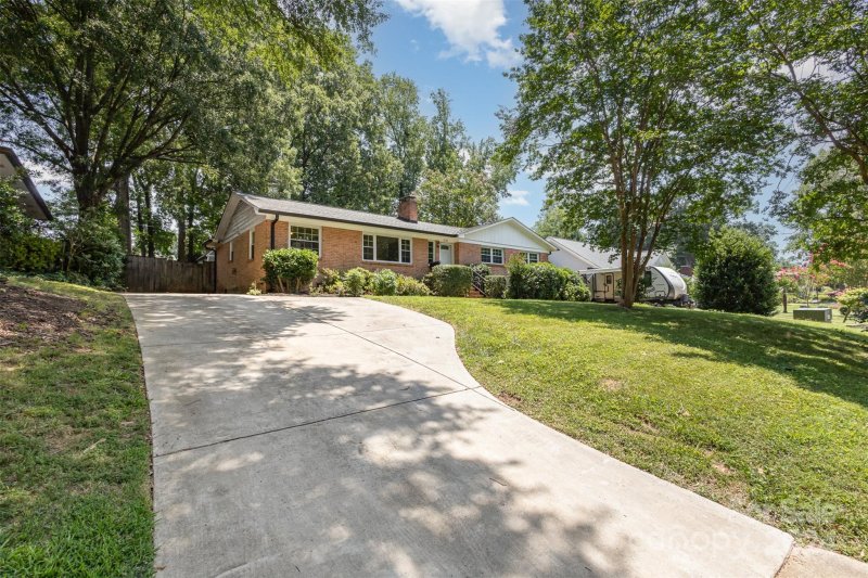 Property image 3 at 1820 Lansdale Drive, Charlotte, NC 28205