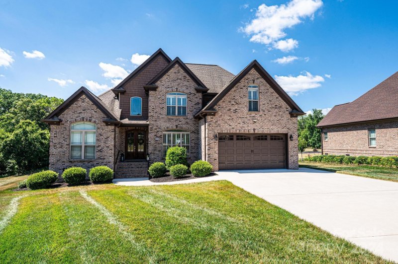 Property image 3 at 5147 Meadow Park Lane, Hickory, NC 28602