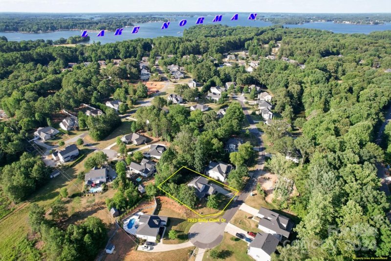 Property image 3 at 7923 Sally Clark Drive, Denver, NC 28037