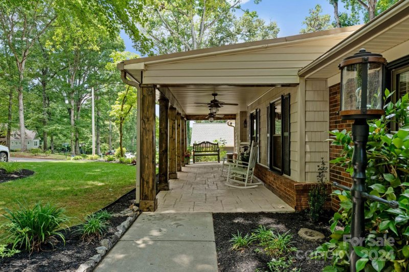 Property image 2 at 340 N Oakwood Drive, Statesville, NC 28677