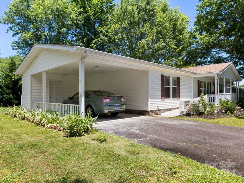 Property image 3 at 109 Riverwind Drive, Hendersonville, NC 28739