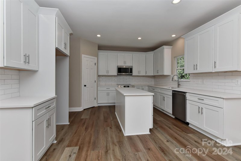 Property image 4 at 10611 Knox Avenue, Matthews, NC 28105