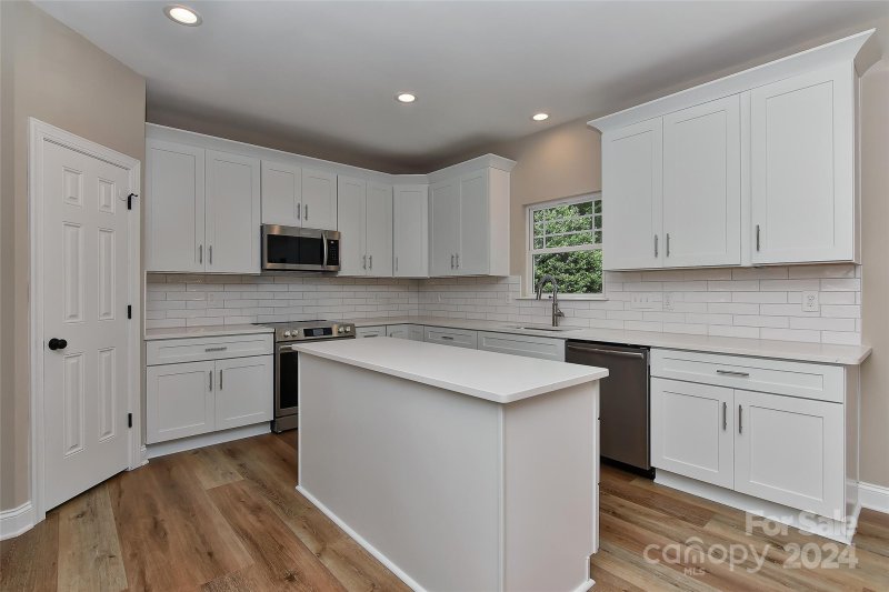 Property image 5 at 10611 Knox Avenue, Matthews, NC 28105