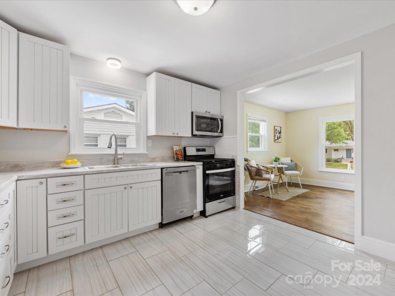 Property image 5 at 4727 Holbrook Drive, Charlotte, NC 28212