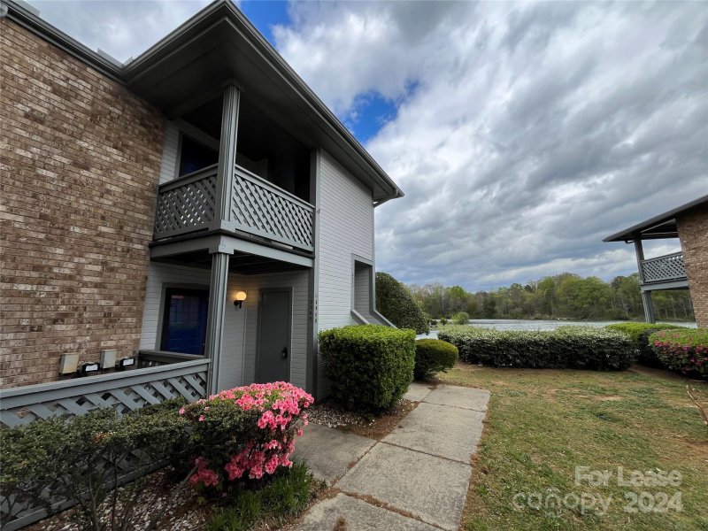 Property image 3 at 5849 Harris Grove Lane, Charlotte, NC 28212