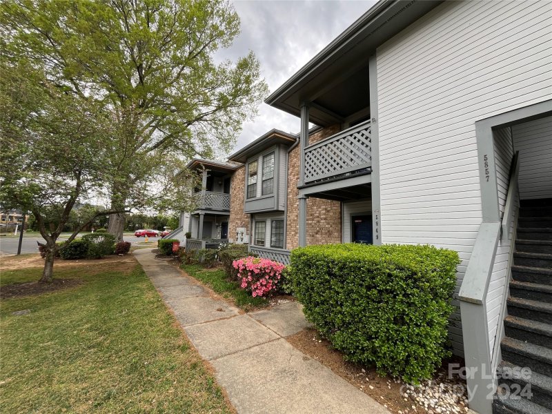 Property image 4 at 5849 Harris Grove Lane, Charlotte, NC 28212