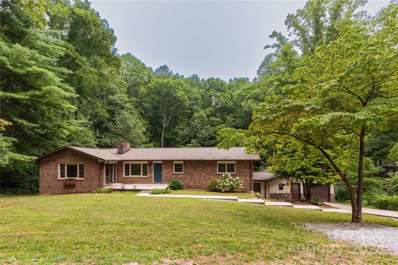 Property image 2 at 61 Chukkar Trail, Hendersonville, NC 28792