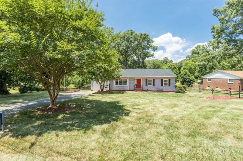 Property image 2 at 310 Walnut Avenue, Mount Holly, NC 28120