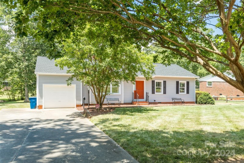 Property image 3 at 310 Walnut Avenue, Mount Holly, NC 28120