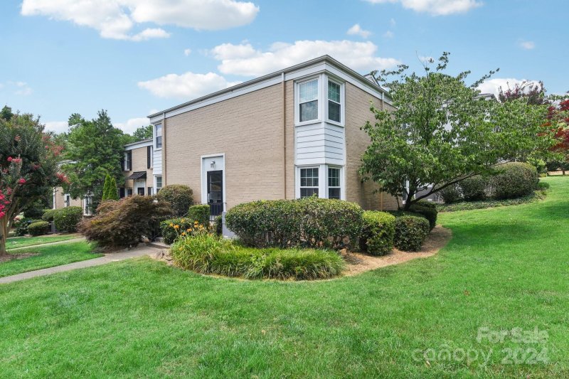 Property image 3 at 200 Wakefield Drive, Charlotte, NC 28209