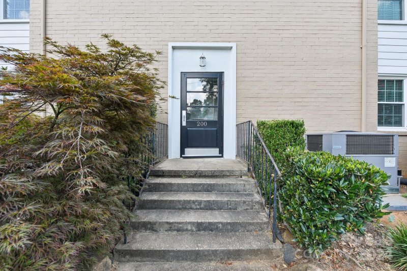 Property image 5 at 200 Wakefield Drive, Charlotte, NC 28209