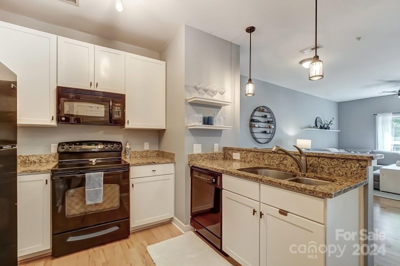 Property image 3 at 630 Calvert Street, Charlotte, NC 28208