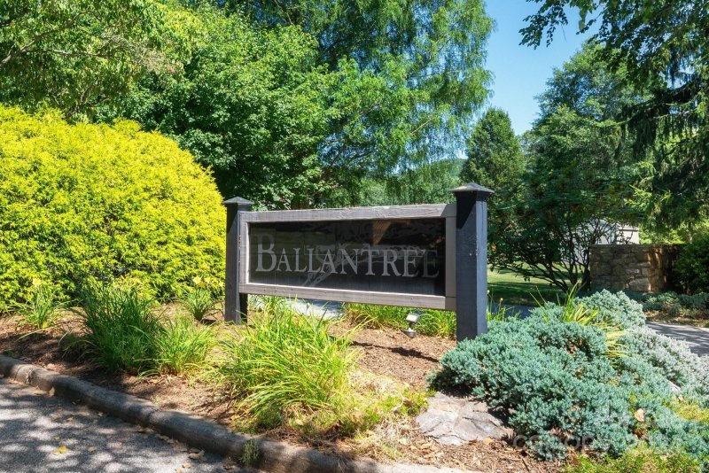 Property image 2 at 17 Braddock Way, Asheville, NC 28803