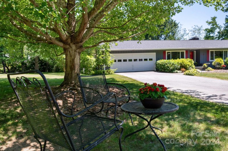 Property image 4 at 17 Braddock Way, Asheville, NC 28803