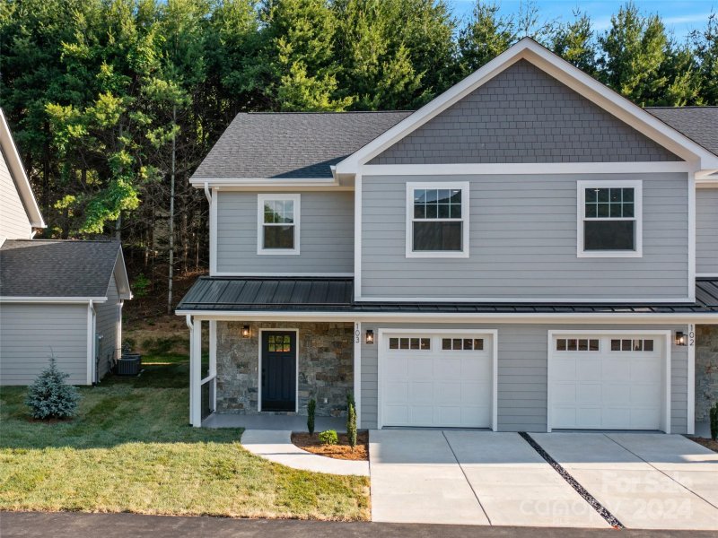 Property image 3 of 100 Red Twig Lane in Dogwood Point, Burnsville, NC 28714