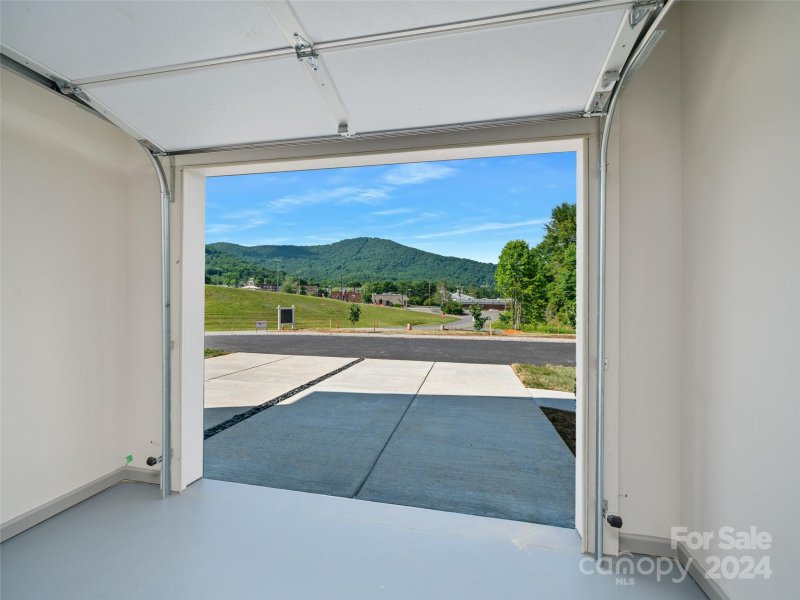 Property image 5 of 100 Red Twig Lane in Dogwood Point, Burnsville, NC 28714