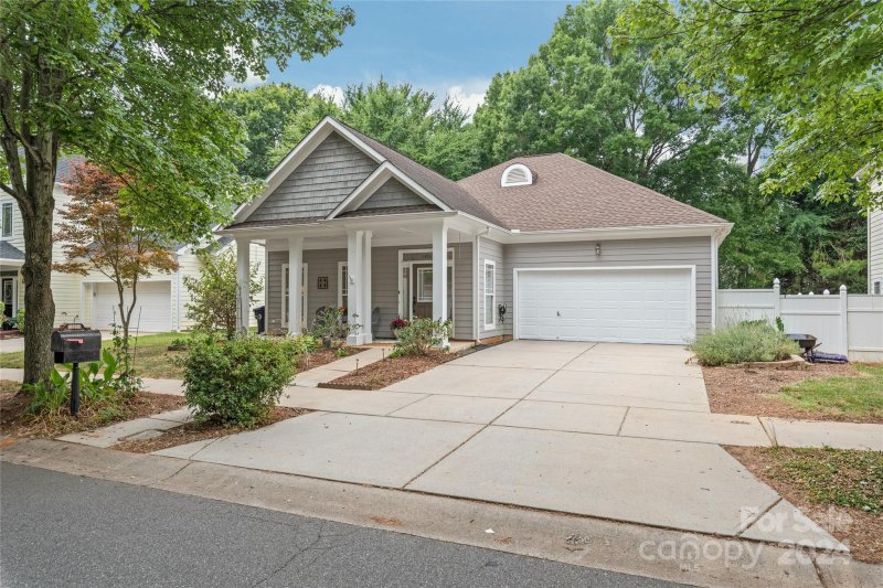 Property image 2 at 19211 Coachmans Trace, Cornelius, NC 28031