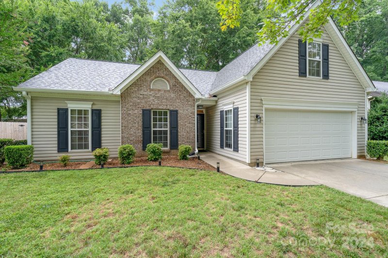Property image 3 at 8025 Bella Vista Court, Charlotte, NC 28216