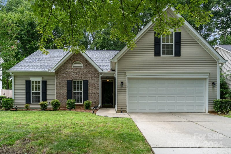 Property image 4 at 8025 Bella Vista Court, Charlotte, NC 28216