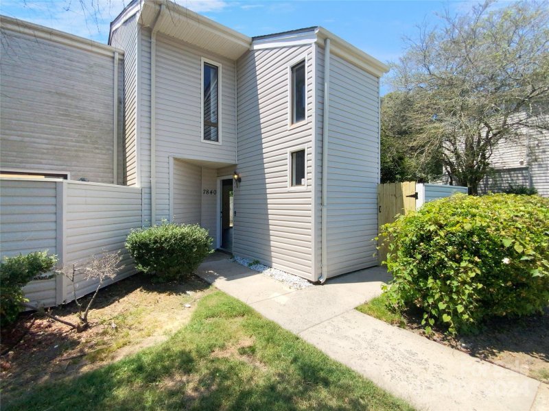 7840 Hummingbird Lane