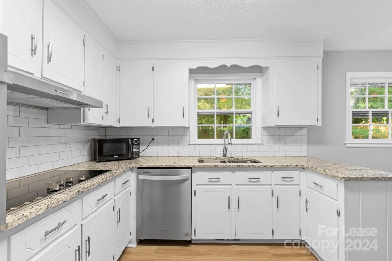 Property image 4 at 2122 Knickerbocker Drive, Charlotte, NC 28215