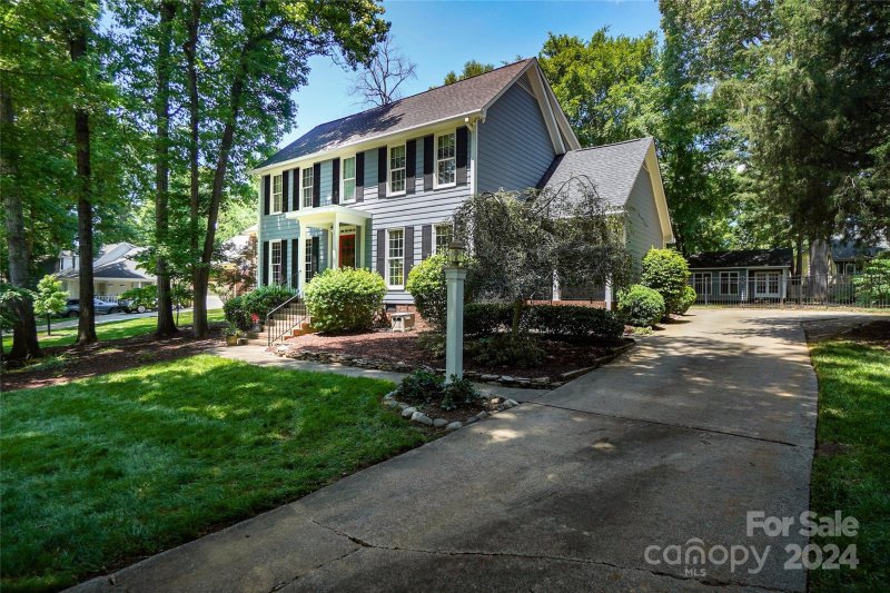 Property image 4 at 4020 Meadowridge Drive, Charlotte, NC 28226