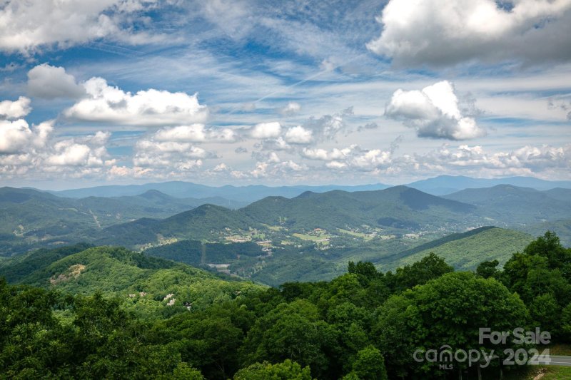 Property image 2 at 30 Club Villa Court, Burnsville, NC 28714