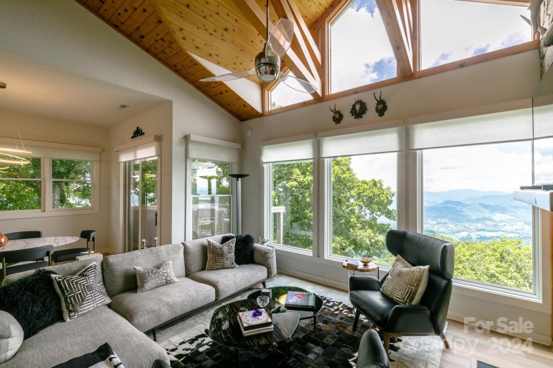 Property image 4 at 30 Club Villa Court, Burnsville, NC 28714