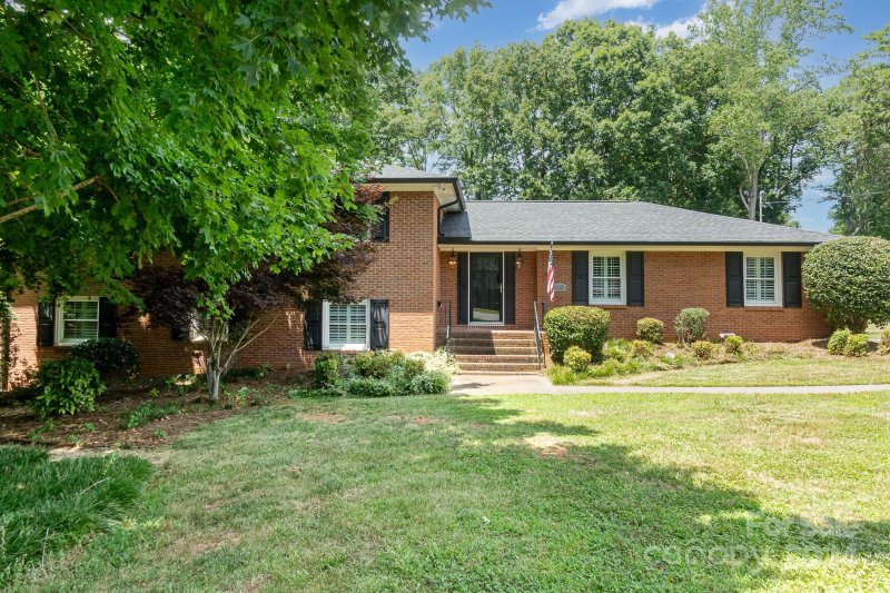 Property image 2 at 1008 Dumbarton Road, Gastonia, NC 28054