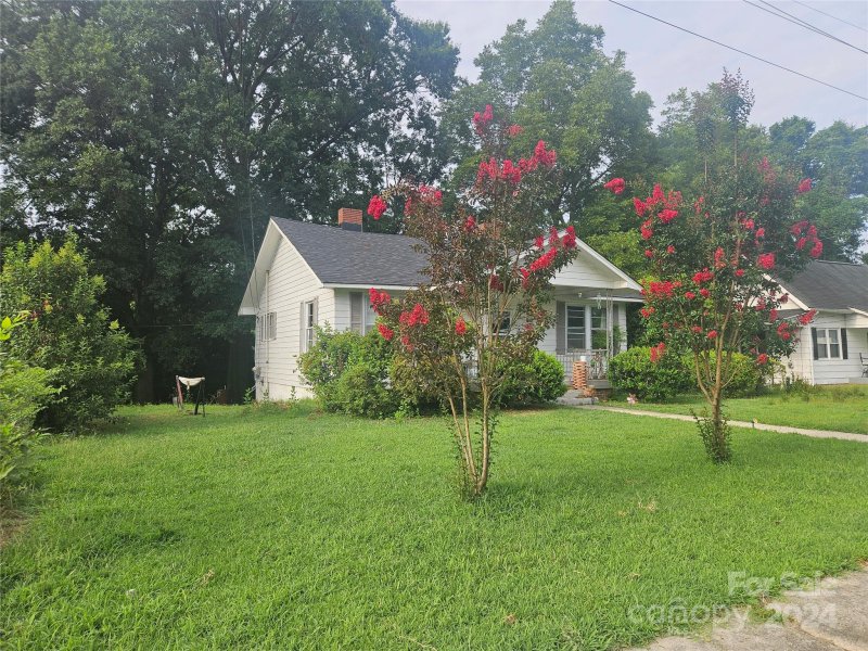 Property image 2 at 1115 W 5th Avenue, Gastonia, NC 28052