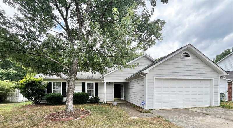 12121 Landing Green Drive