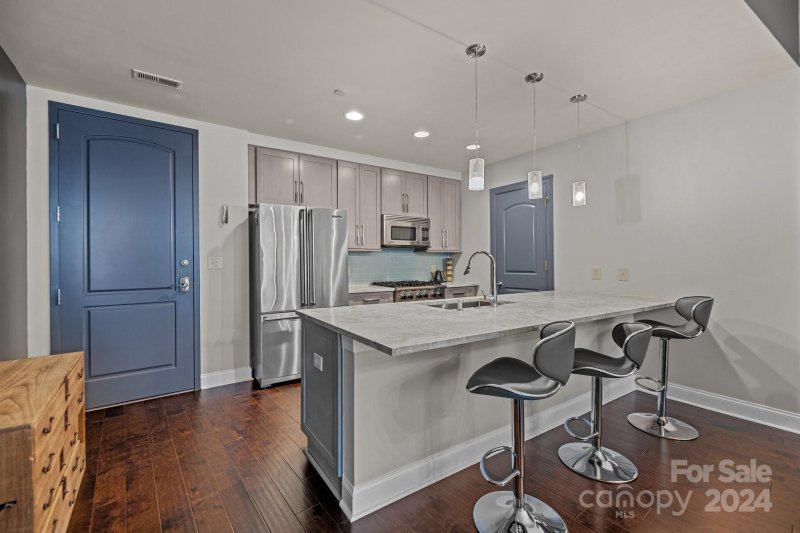 Property image 2 at 701 Royal Court, Charlotte, NC 28202