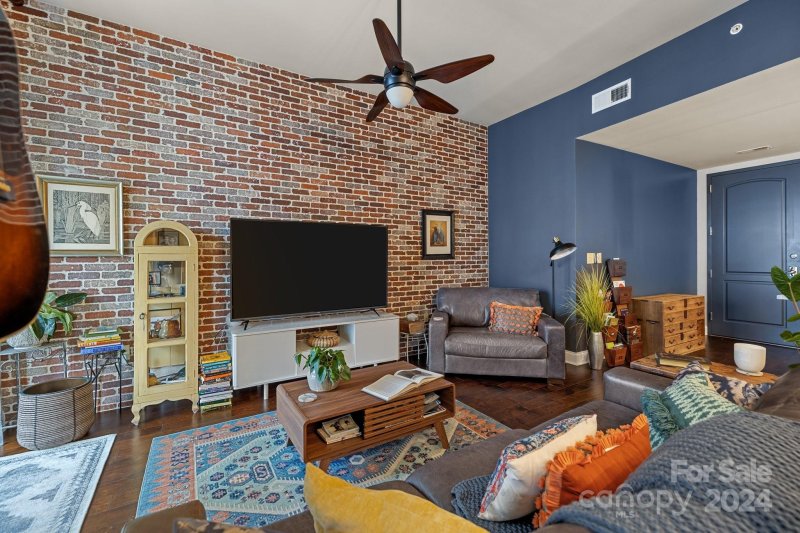 Property image 4 at 701 Royal Court, Charlotte, NC 28202