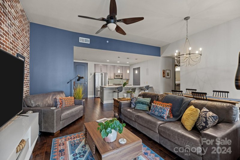 Property image 5 at 701 Royal Court, Charlotte, NC 28202