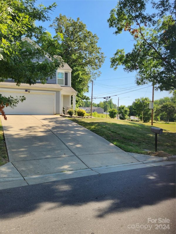 Property image 2 at 6504 Glenmoor Drive, Charlotte, NC 28214