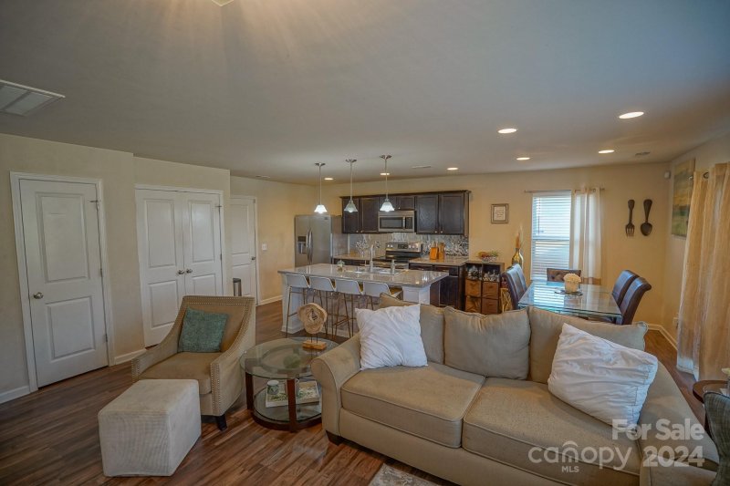 Property image 3 at 6504 Glenmoor Drive, Charlotte, NC 28214