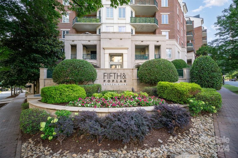 Property image 2 at 300 W 5th Street, Charlotte, NC 28202