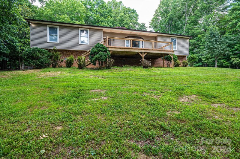 Property image 3 at 406 Georgetown Road, Lenoir, NC 28645