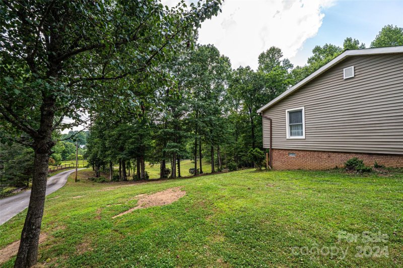 Property image 4 at 406 Georgetown Road, Lenoir, NC 28645