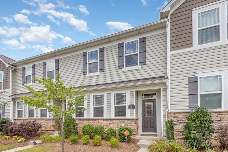 Property image 2 at 11024 Chalkbark Lane, Charlotte, NC 28262