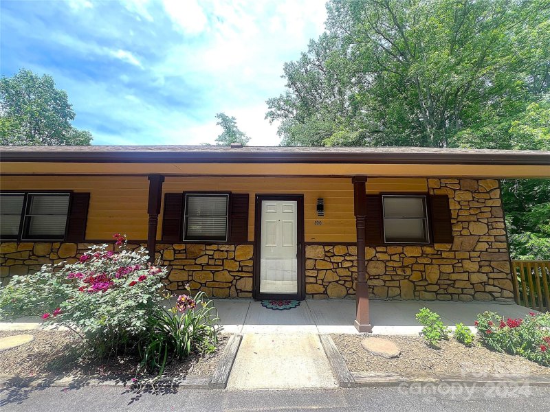 100 View De Lake Drive