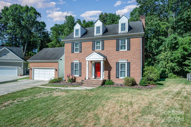 Property image 2 at 10907 Falls Branch Lane, Charlotte, NC 28214