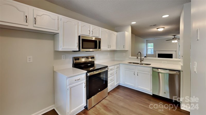 Property image 4 at 3842 Mosscroft Lane, Charlotte, NC 28215