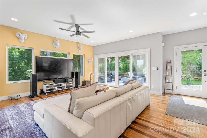 Property image 4 at 22 Ardmion Park, Asheville, NC 28801