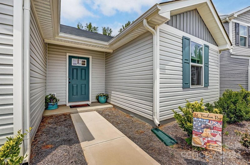 Property image 2 at 5204 Rustling Pines Court, Charlotte, NC 28215